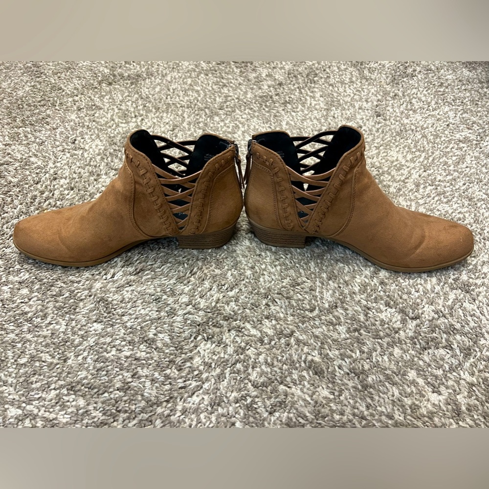Indigo Rd. Taupe Booties with criss-cross and thick stitch details 8 EUC
